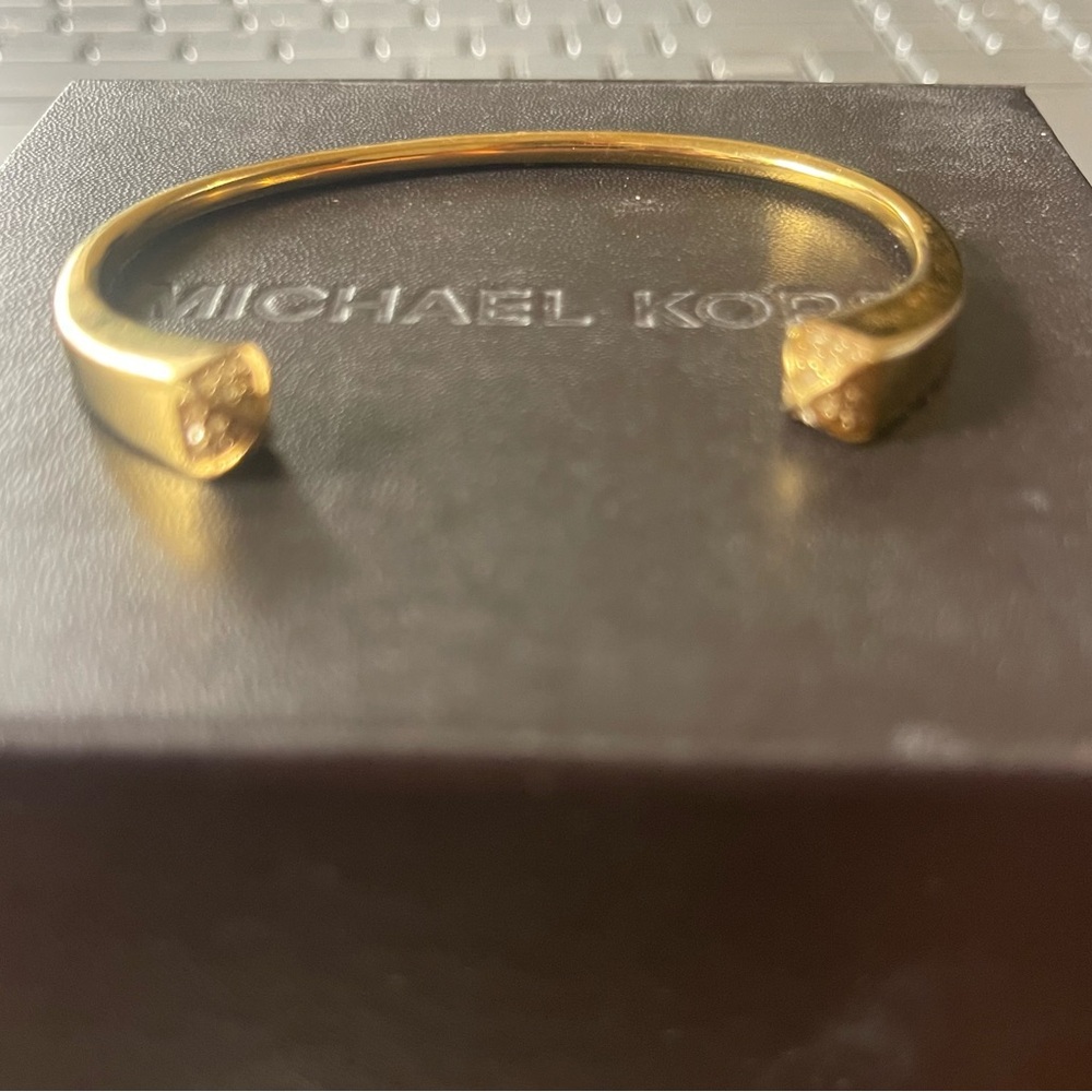 Michael Kors Elegant Gold Bracelet